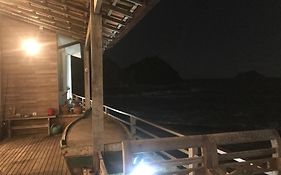 Búzios casa pé na areia em condomínio beira mar